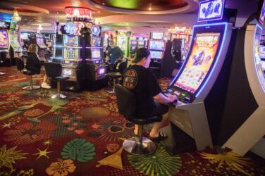 Spēļu automāti tiešsaistes kazino: galvenais ceļvedis