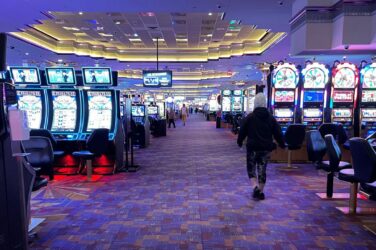 Fordelene ved å spille på StakeOnline Casino med en bonus uten innskudd